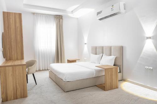 a hotel room with a bed and a television at Luxurious Family Apartments 15Mins Drive to Al-Masjid Nabawi - Nozol Noor 4 in AR Rummanah