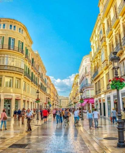CASA NATY, Espacioso Renovado Apartamento en el Centro de Malaga