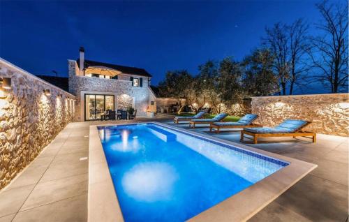 Luxurious Home In Poljaci