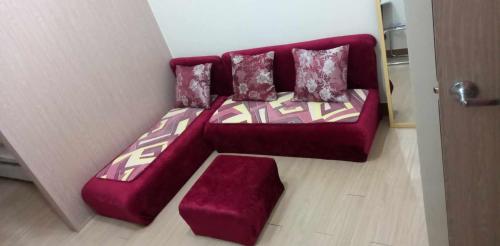 Postel nebo postele na pokoji v ubytování Comfy 1 Bedroom with Netflix & Free Wifi - Trees Residences Condominium