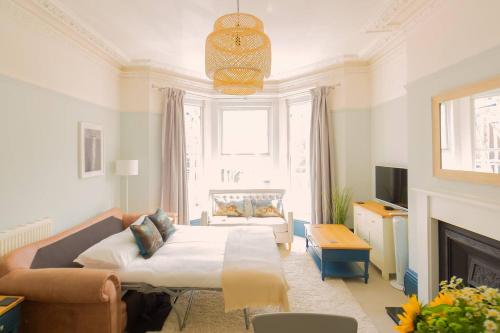 a living room with a bed and a couch at Air Maison - Shore Stay in Portsmouth
