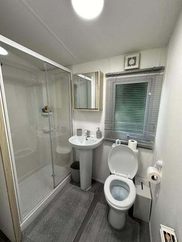 a bathroom with a toilet and a shower and a sink at Elite Retreat Blackpool in Blackpool