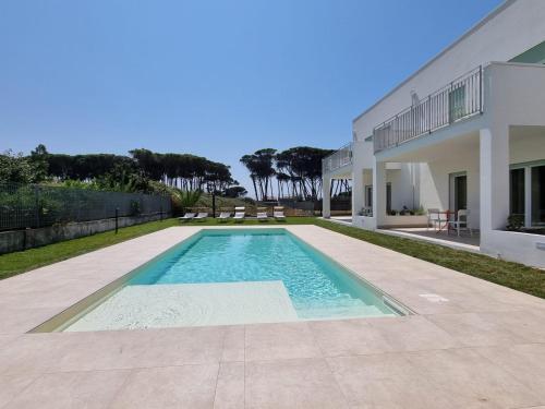 a swimming pool in front of a house at Residence La Voce del Mare in Paestum