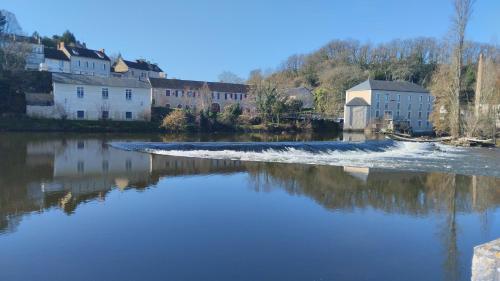 a river with at Maison N 2 Du Bas Coudreau in Rosnay