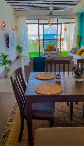 Posezení v ubytování Stunning 2 Bed Room Unit with Ocean View