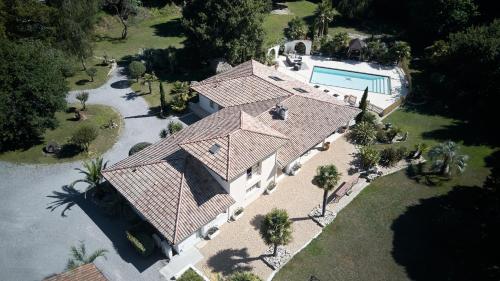 Villa dans parc arboré