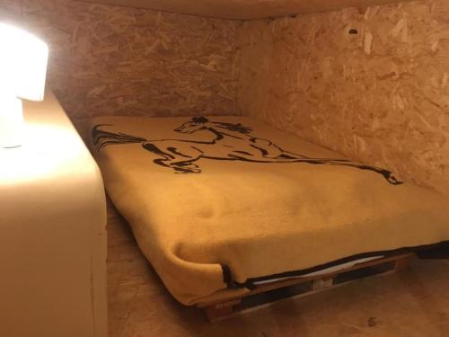a bed sitting in a corner of a room at Villa Mezanine in Santarém