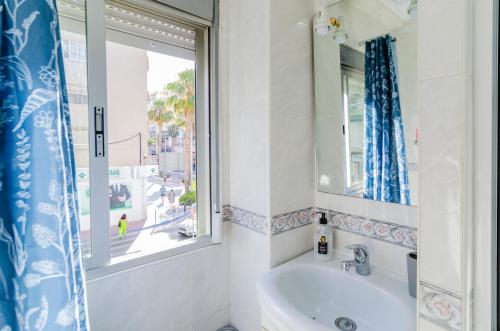 a bathroom with a sink and a window at LAS VEGAS CENTRO- HOME RENt MALAGA in Torre del Mar