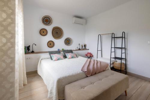 a white bedroom with a bed and a couch at La Palma Luxury in Las Ledas