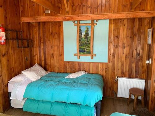 Cabañas y Hostal Isla Mágicaにあるベッド