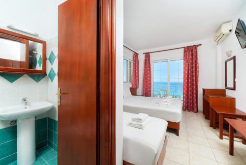 Gallery image of Hotel Smaragdi in Chrysi Ammoudia