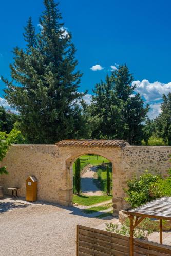 Κήπος έξω από το Le Mas de la Vinçane