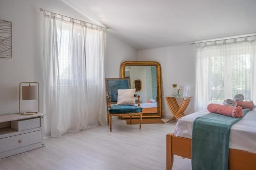 Ένα ή περισσότερα κρεβάτια σε δωμάτιο στο Le Mas de la Vinçane