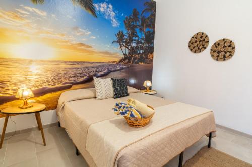 a bedroom with a bed and a painting of the ocean at Casa Vacanze Verdemare con Piscina in Ribera