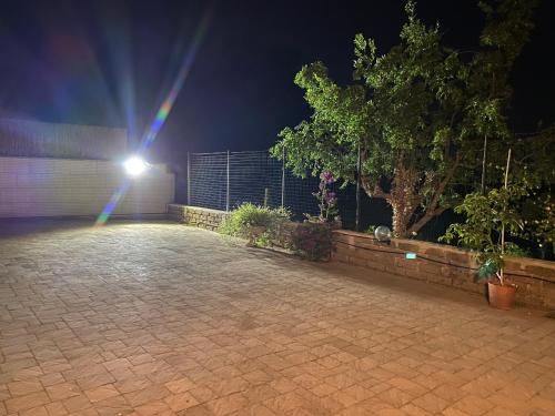 a light on the side of a building at night at Alloggio turistico Villa Camelia Lavinio in Anzio