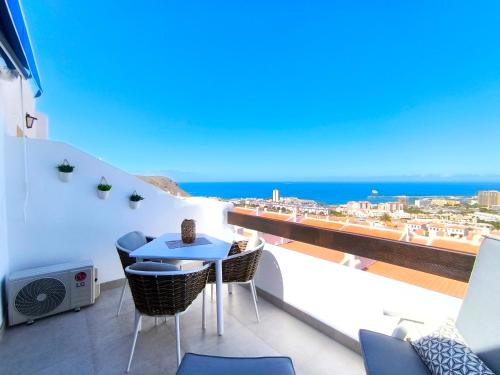 Los Cristianos - breathtaking view, AC, heated pool, fibre net