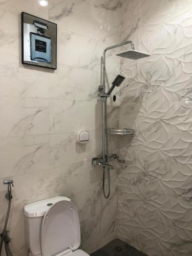 Ένα μπάνιο στο APPARTEMENT MEUBLE DAKAR Suite 3