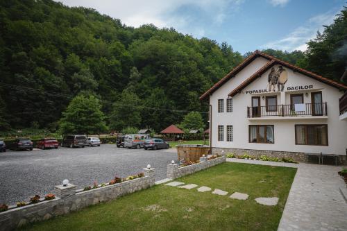 a building with a lion on the side of it at Vila Popasul Dacilor in Grădiştea de Munte