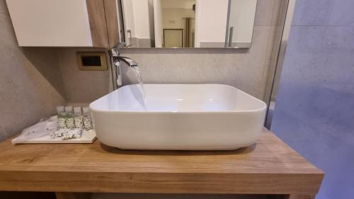 a white sink on a wooden counter in a bathroom at La Ginestra C&B House and Rooms in Castel di Sangro