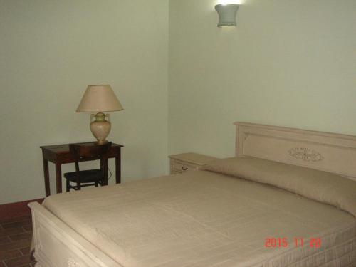 a bedroom with a bed and a table with a lamp at Agriturismo Il Truffarello TODI in Todi