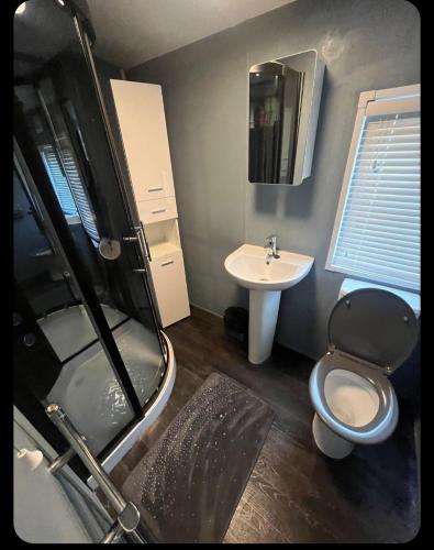 Ένα μπάνιο στο Modern caravan elm crescent Lyons robin hood