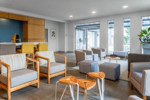Posezení v ubytování Holiday Inn Express San Jose Forum by IHG