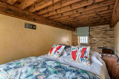 a bedroom with a bed and a brick wall at le loft du vieux lyon in Lyon