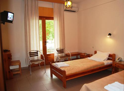Ένα ή περισσότερα κρεβάτια σε δωμάτιο στο Ξενοδοχείο Γιάννης