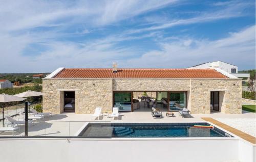 Beautiful Home In Sikovo With Sauna