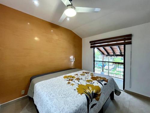 En eller flere senge i et værelse på Casa Azul BSM