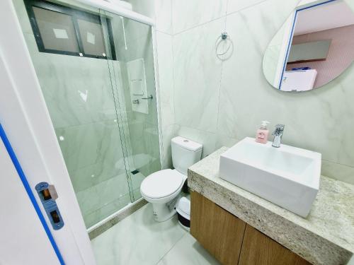 a bathroom with a toilet and a sink and a shower at Ap no Coração de Porto de Galinhas Paulo Brito 101 - By Anfitrião Legal in Porto De Galinhas