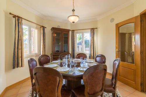 a dining room with a table and chairs at Vivenda Alegria in Albufeira