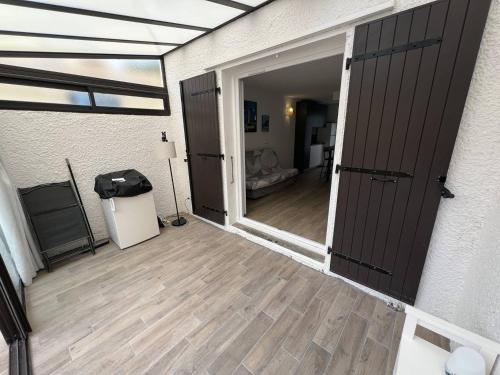 Fotografie z fotogalerie ubytování Villa T3 rénovée climatisée, piscine, proche plage et commerces - FR-1-81-622 v destinaci Leucate