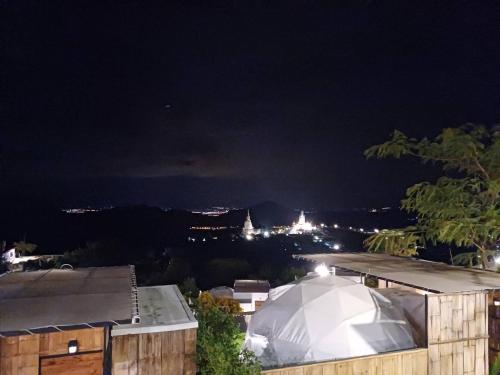 a view of a city at night at Chill & View ชิววิว เขาค้อ in Ban Huai Phai