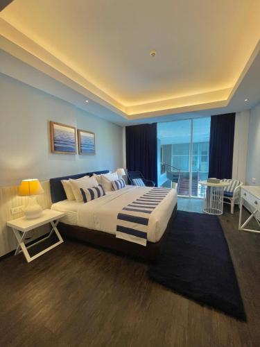 a bedroom with a large bed and a large window at Swiss-Belresort Belitung in Tanjungbinga