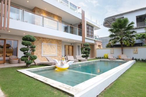 Πισίνα στο ή κοντά στο GM Guest House Canggu