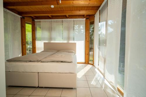 a bed in a room with a window at Gemütliches Apartment in Velden in Velden am Wörthersee