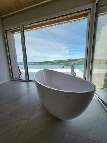 Koupelna v ubytování Lakeview Guest Rooms with huge rooftop terrace