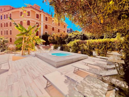 Bazén v ubytování Hotel Belsito Wellness & Spa nebo v jeho okolí