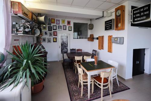 Χώρος καθιστικού στο Hostel Doupě Humpolec