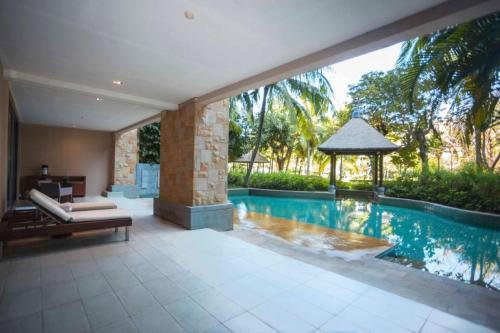 a swimming pool with a gazebo in a house at Raffles Hainan Clear Water Bay in Sanya