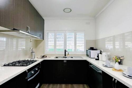 Gallery image of 3-Bedroom Seaside House In Sandringham in Sandringham