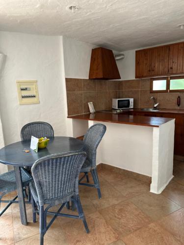 Una cocina o zona de cocina en Binivell Park - Caliu Apartments
