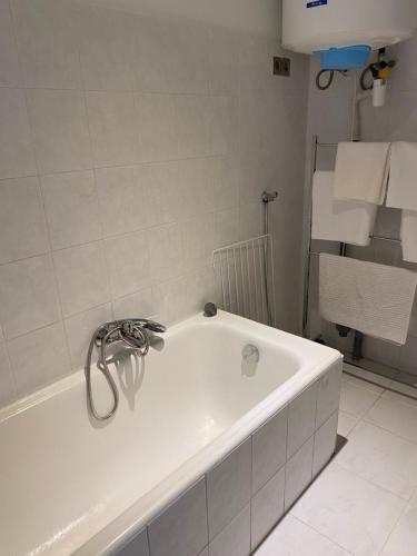 a white bath tub in a white bathroom at Appartement Flores in Nice