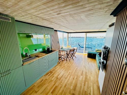 a kitchen and dining area of a boat at Mindset Houseboat - nocleg i apartament na morzu in Puck