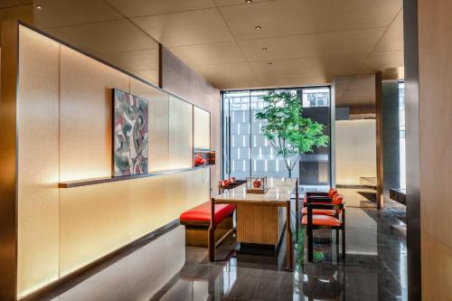 a dining room with a table and chairs and a window at Holiday Inn Express Hangzhou Jiangnan by IHG in Hangzhou