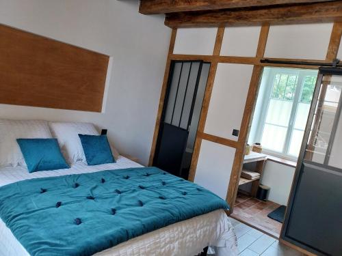 Ένα ή περισσότερα κρεβάτια σε δωμάτιο στο La Maison des Maîtres de Forge