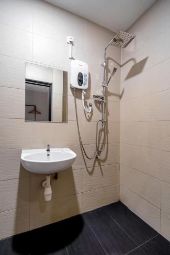 a bathroom with a shower and a sink at HAKO XPRESS TAMPOI in Johor Bahru