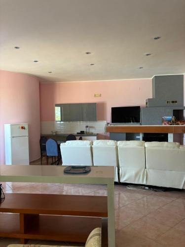 a living room with white chairs and a table at B&B Belvedere in Cassano delle Murge