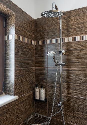 Villa Wisdom - Elegant & Homely with Pool, Galatas